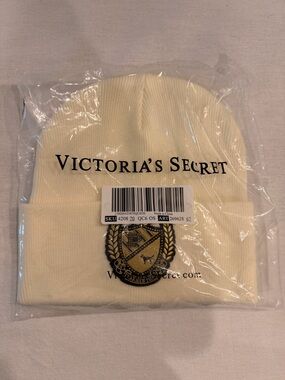 Victoria Secret Cream Ribbed Fold-Over Beanie